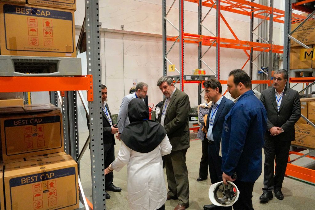 بازدید سفیر اروگوئه از کارخانه‌های گروه دارویی گلرنگ در همدان