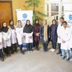 اهدای روپوش آزمایشگاهی به دانشجویان نوورود داروسازی دانشگاه علوم پزشکی تهران توسط گروه دارویی گلرنگ