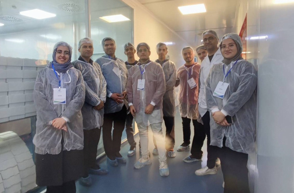 بازدید علمی دانشجویان داروسازی پردیس بین الملل از کارخانه واریان فارمد