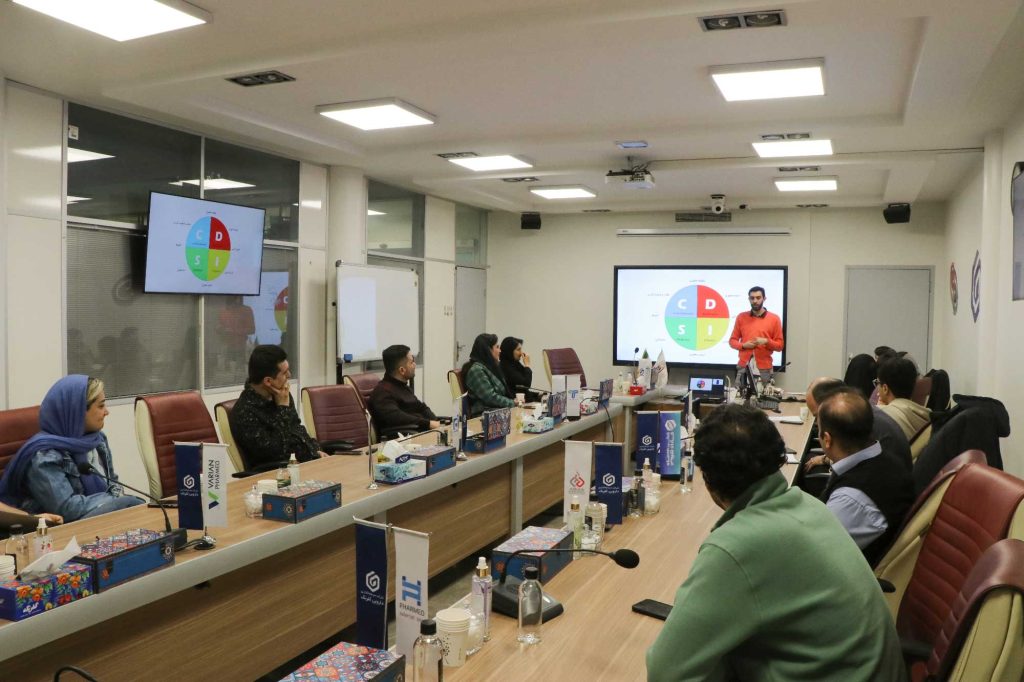 برگزاری کارگاه «شبیه‌سازی مصاحبه رفتاری» در گروه دارویی گلرنگ