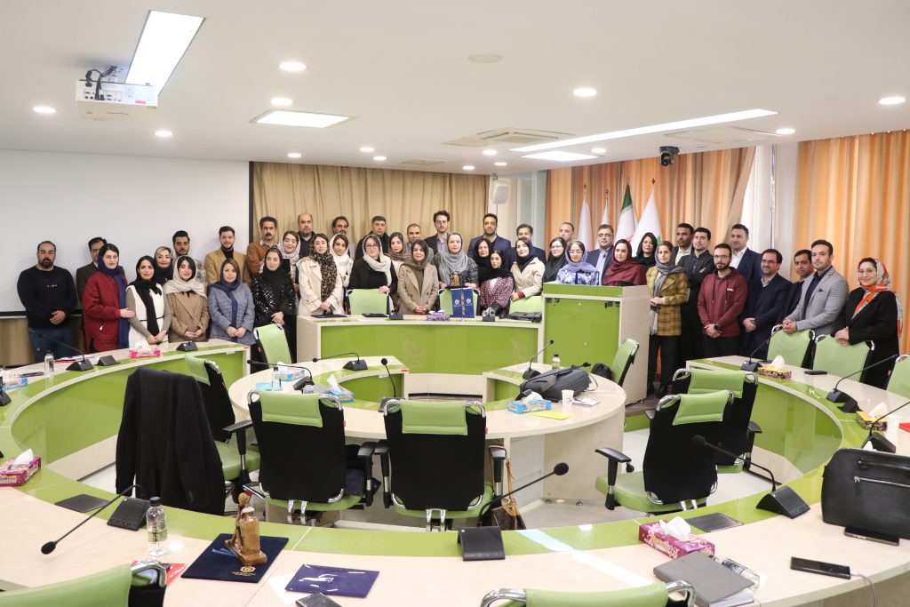 برگزاری رویداد تخصصی آموزش و توسعه در گروه دارویی گلرنگ/ معرفی برترین تسهیل گران آموزش و مدرسان داخلی در سال ۱۴۰۴