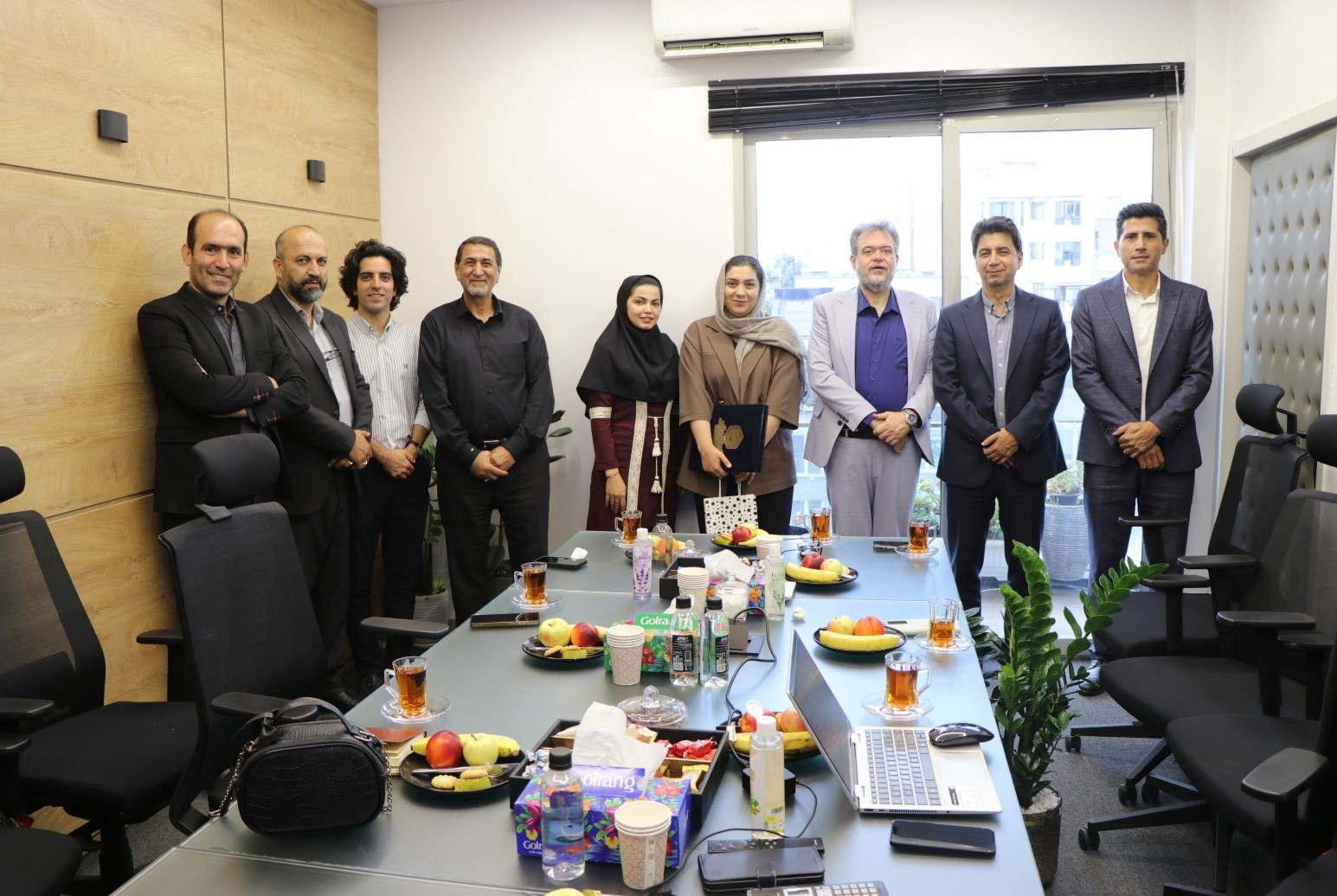 مراسم تقدیر و تشکر از جناب آقای مهندس مرتضوی مدیر عامل و خانم دکتر فضل به نمایندگی از واحد تضمین کیفیت شرکت فاران شیمی